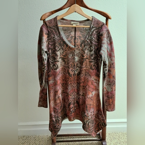 Women's Top - Picture 3 of 5